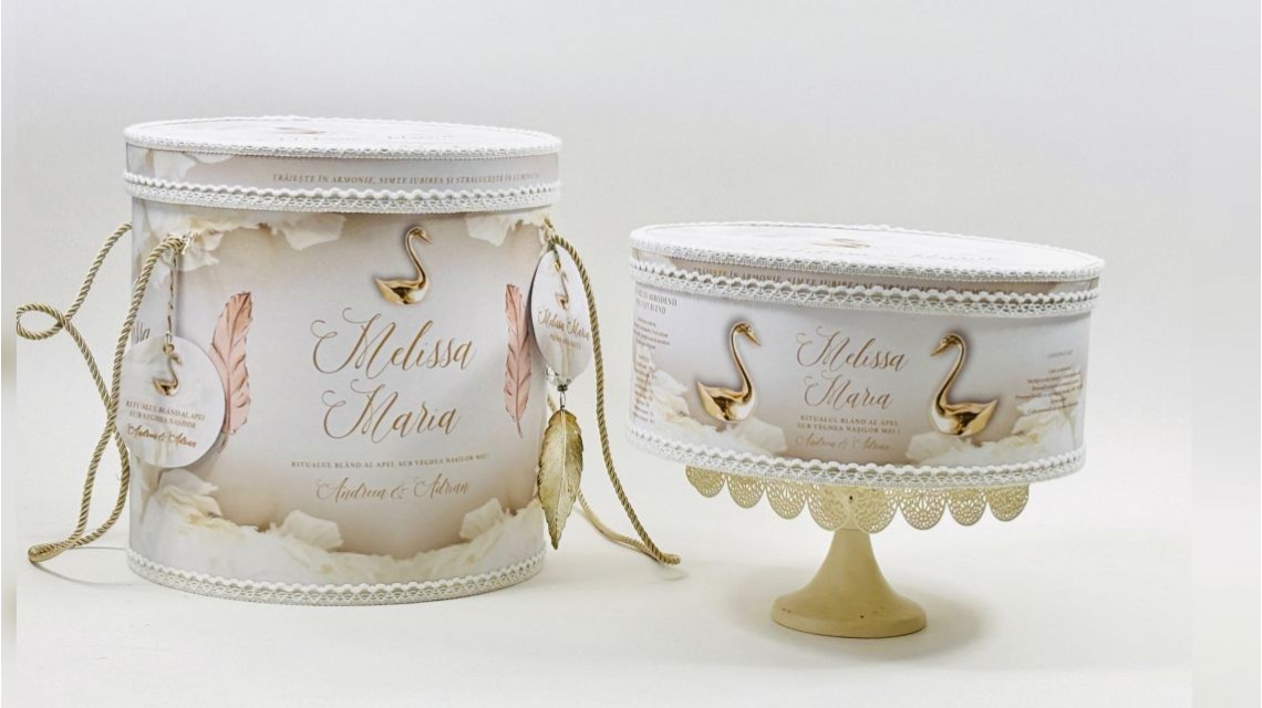 SET PRIMA BĂIȚĂ DUPĂ BOTEZ Ritualul blând al apei vegheat de nași Swan Feather 41